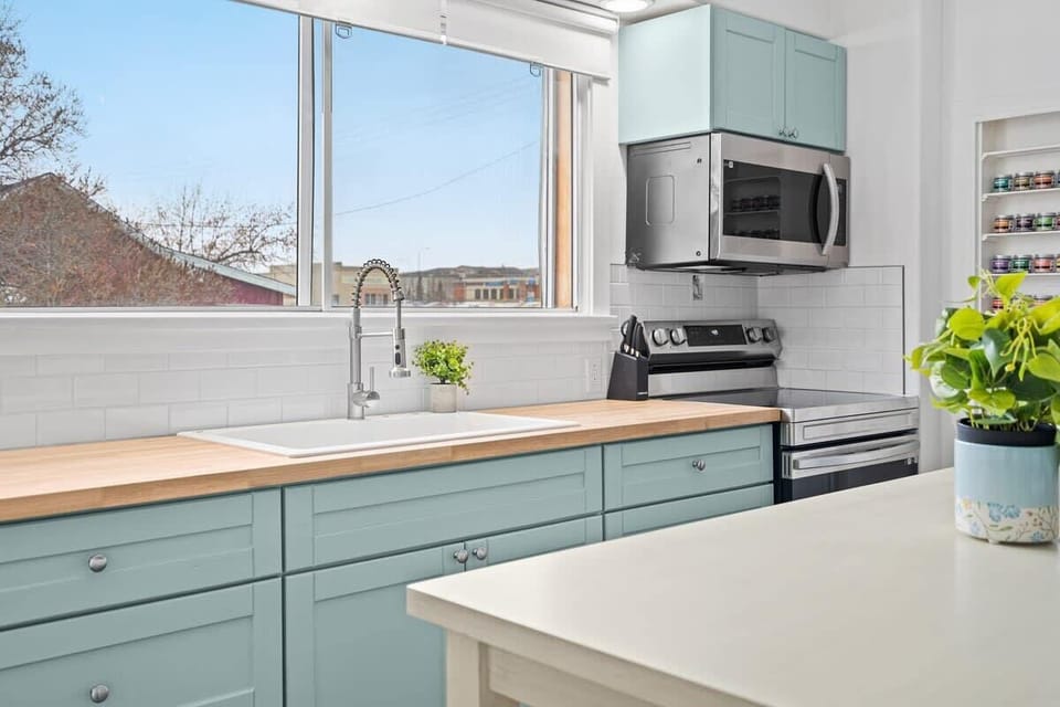 Fully stocked kitchen waiting for your creations!