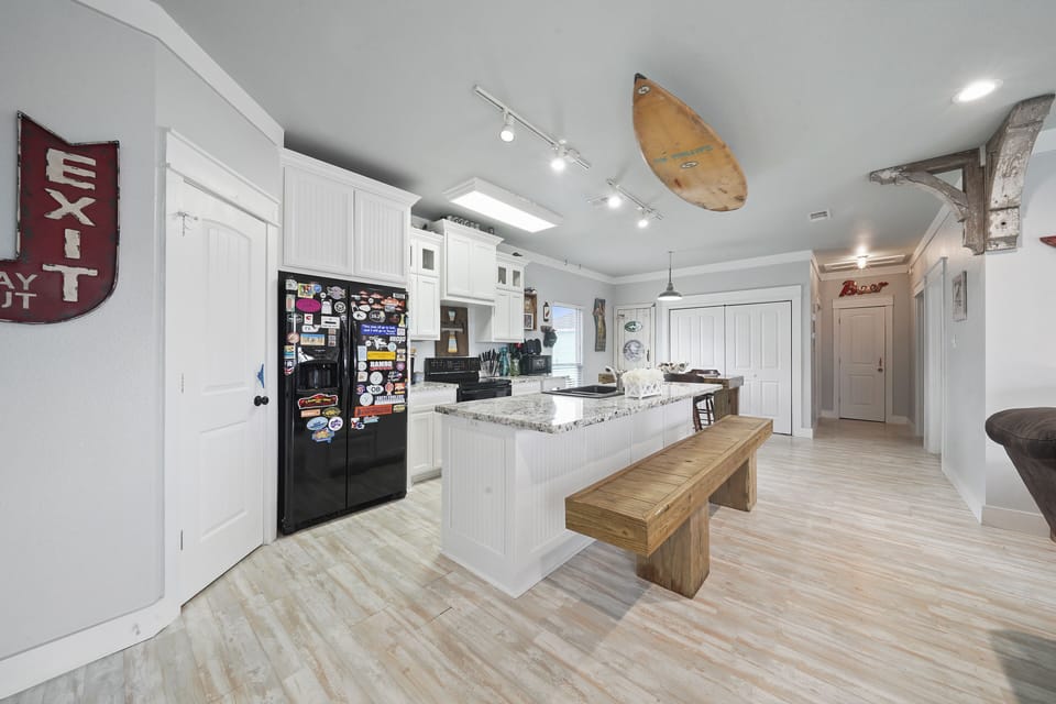 Wide open floorplan, ready to be your home away from home!