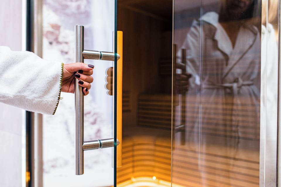 Couples treatment rooms, sauna, hot tub, steam room, Turkish bath