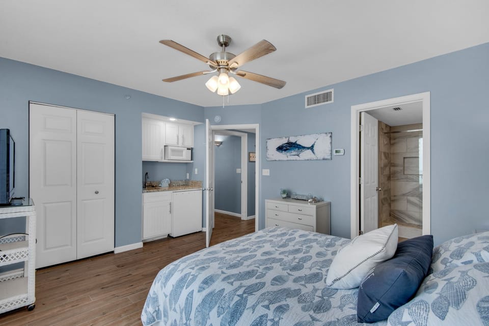 Guest bedroom suite