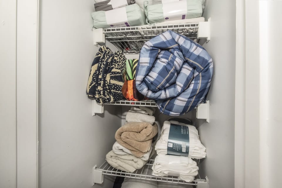 Hall closet / Extra Towels and sheets