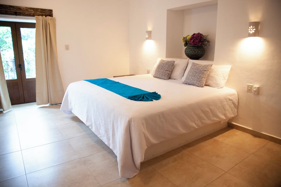 Standard Room, 1 King Bed | Individually decorated, individually furnished, laptop workspace