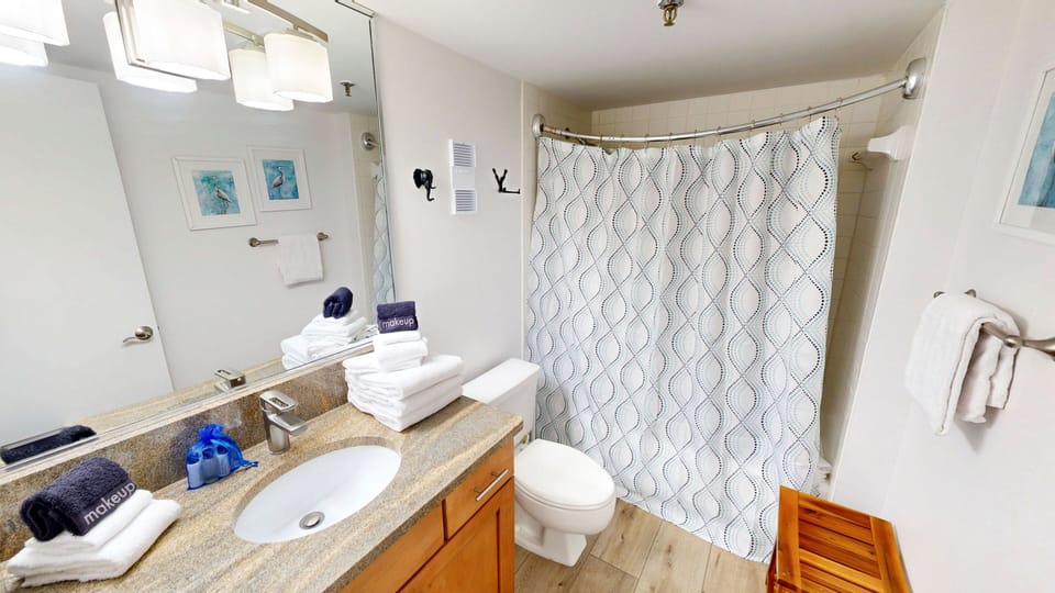Destin On The Gulf 304 2 Bedroom Condo by RedAwning Apartment in Destin