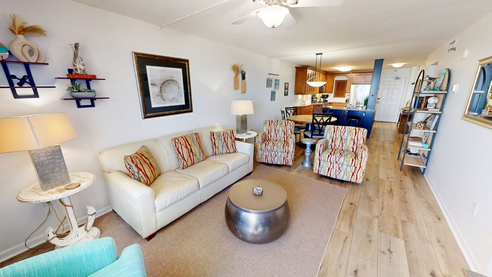 Condo, 2 Bedrooms | Living area