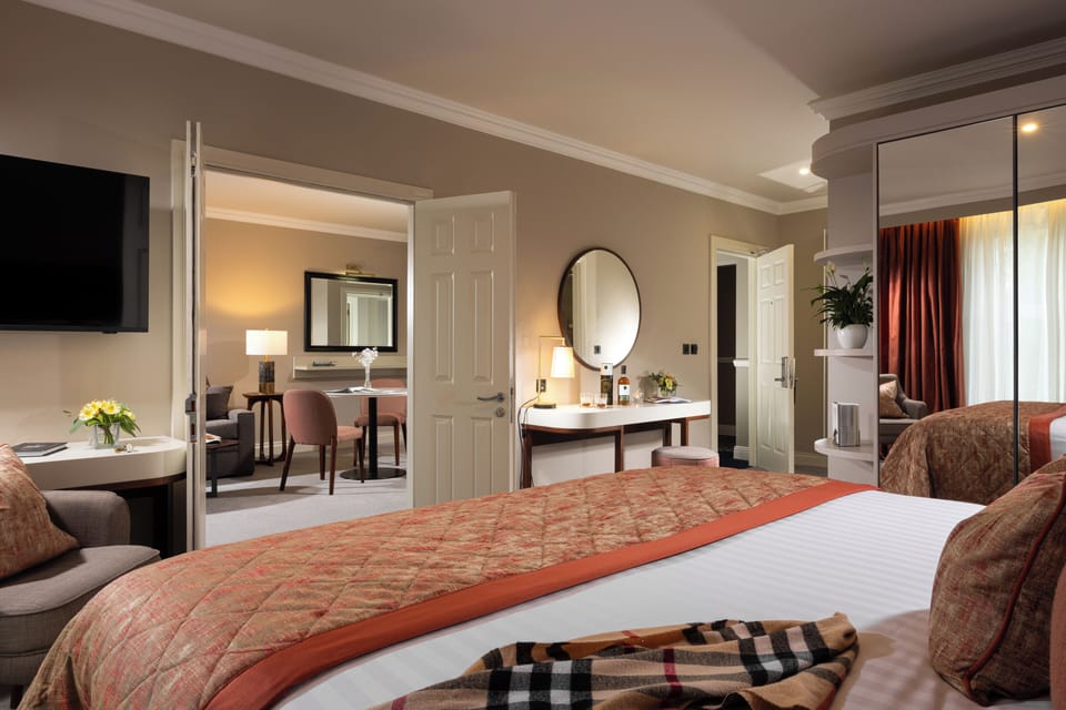 Classic Suite | Premium bedding, in-room safe, desk, laptop workspace