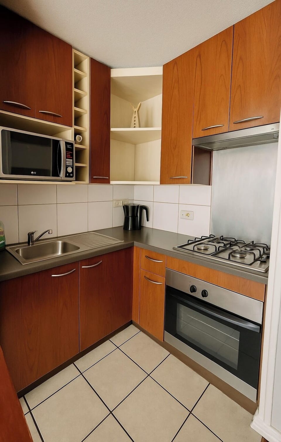 Basic Apartment, 1 Bedroom | Private kitchen | Fridge, microwave, oven, electric kettle