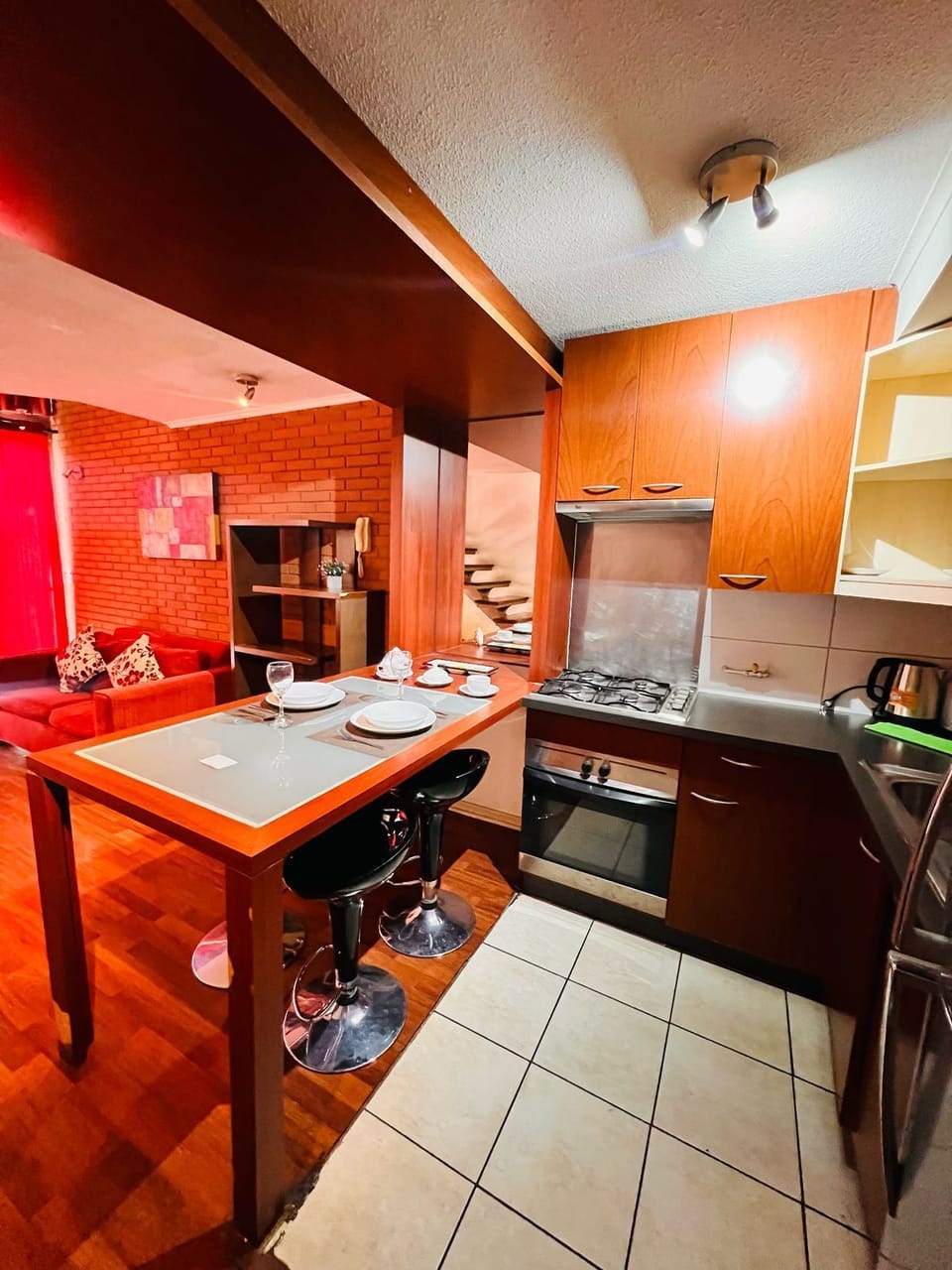 Deluxe Apartment | Private kitchen | Fridge, microwave, oven, electric kettle