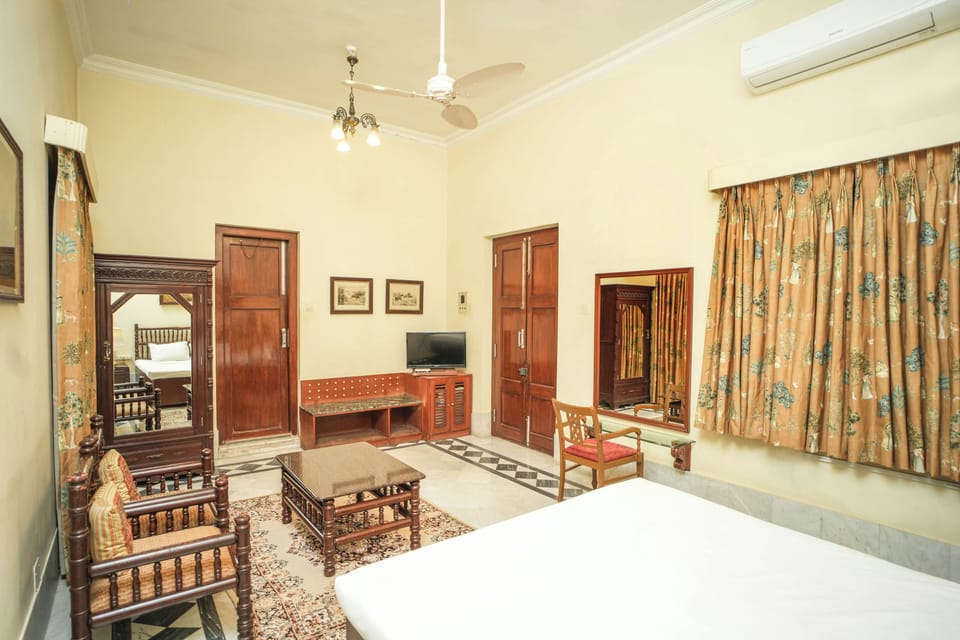 Deluxe Room | Individually furnished, desk, free WiFi, bed sheets
