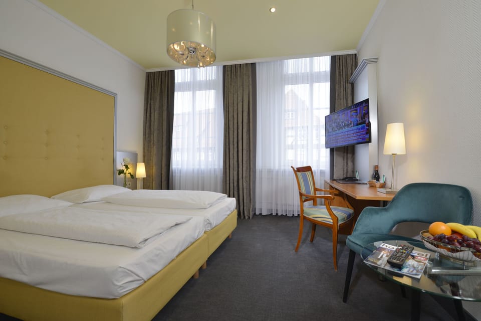 Standard Double Room | Hypo-allergenic bedding, minibar, desk, iron/ironing board