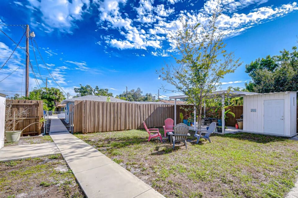 Gather around the fire pit under the stars for s’mores, stories, and laid-back Florida nights.