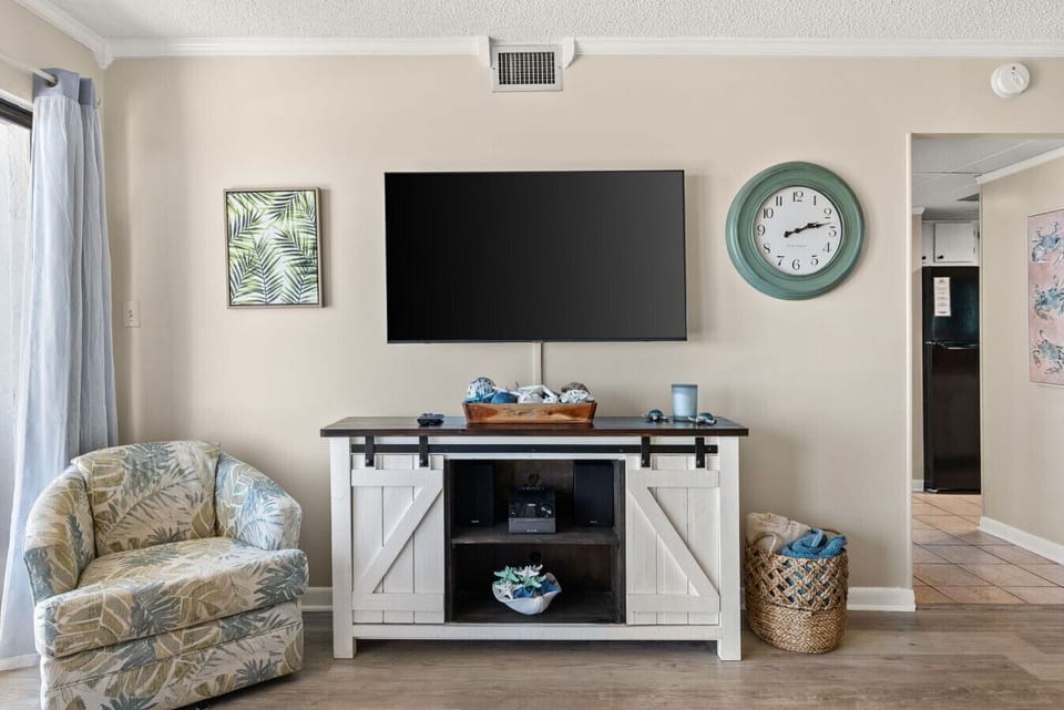 Cozy Living Room with Flat Screen TV, Plush Couch & Private Balcony Access with Ocean & Pool Views