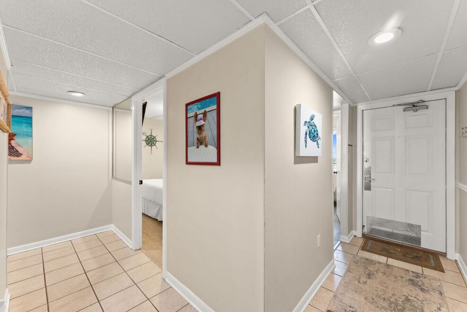 Hallway/Entrance to the Condo