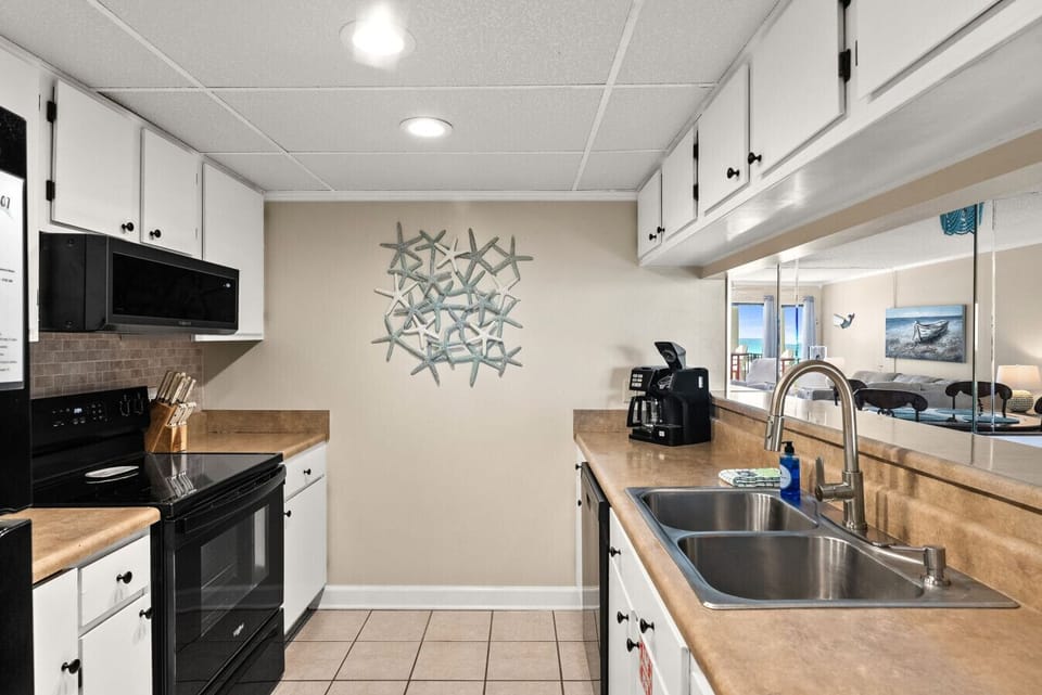 Fully Stocked, Eat-In Kitchen with Dual Coffee Maker