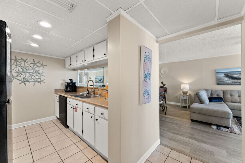 Fully Stocked, Eat-In Kitchen with Dual Coffee Maker