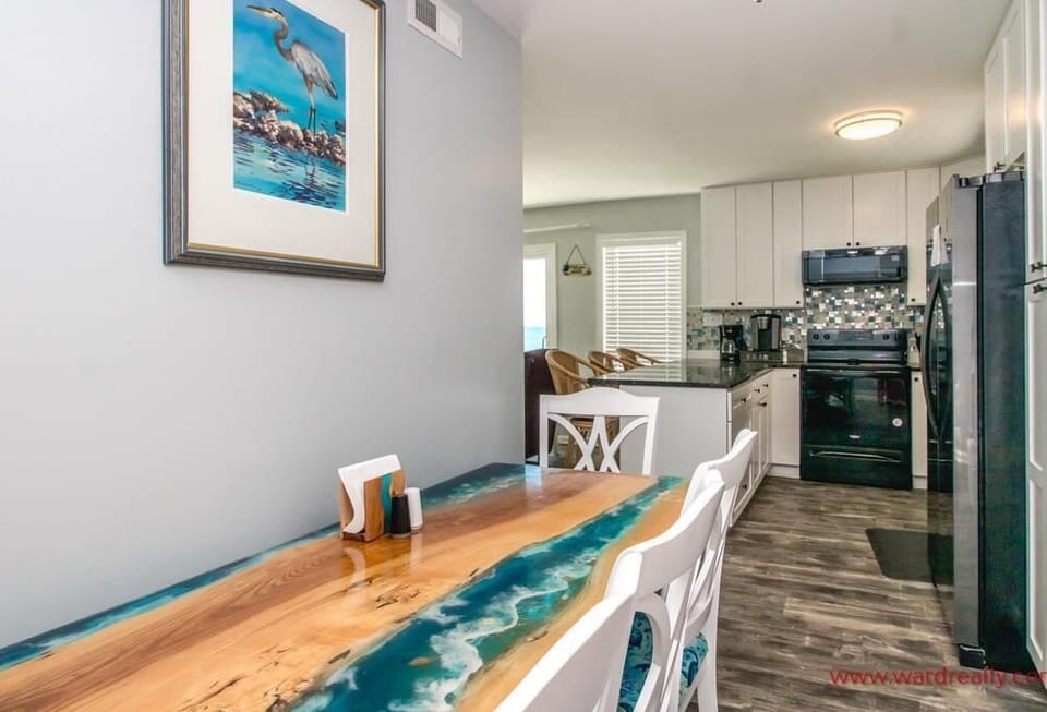 Dining Area Off Kitchen