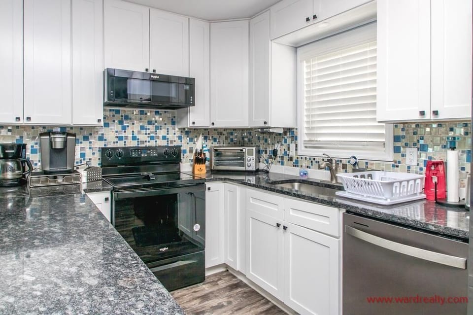 Kitchen with Eat-In Seating