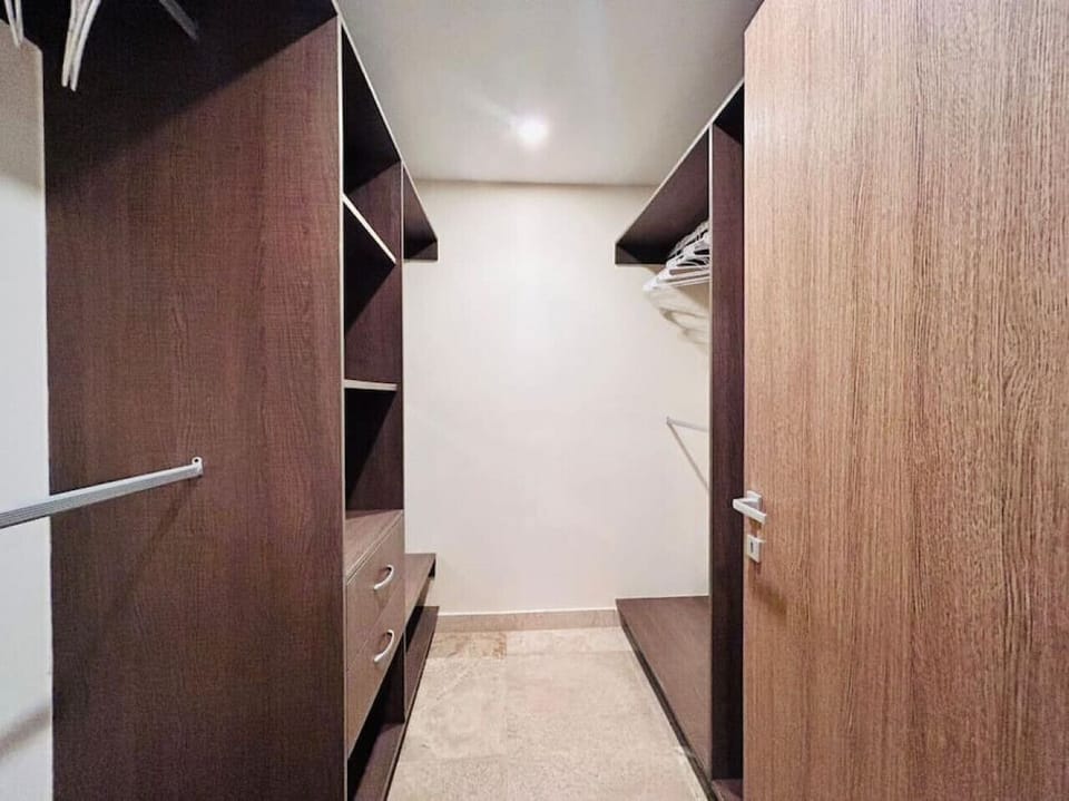 central 102 - 999 | 2 bedrooms, WiFi (free), bed sheets