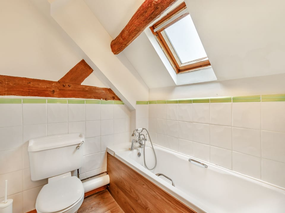 Bathroom | Whitewells Farm Cottages - Sparrows Nest - Whitewells Farm, Ridgeway Cross, near Malvern