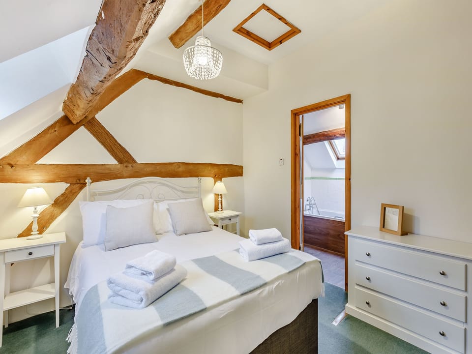 Double bedroom | Whitewells Farm Cottages - Sparrows Nest - Whitewells Farm, Ridgeway Cross, near Malvern