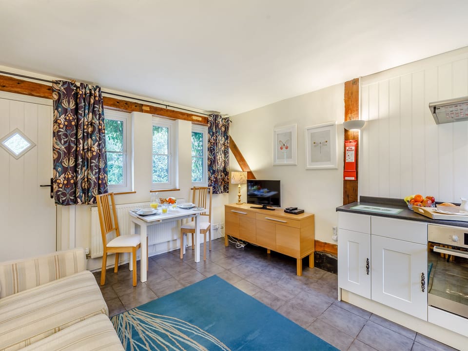 Living area | Whitewells Farm Cottages - Sparrows Nest - Whitewells Farm, Ridgeway Cross, near Malvern