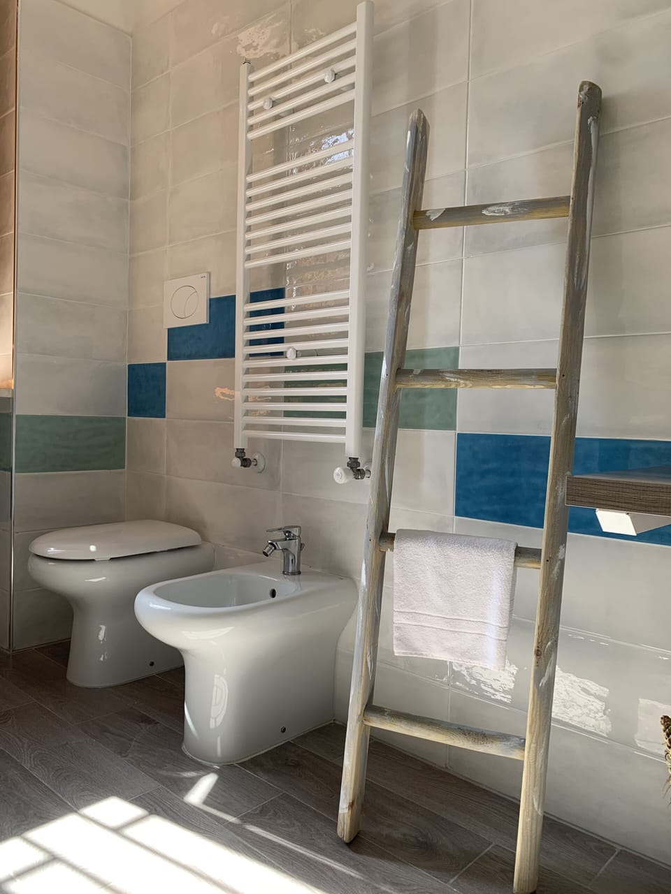 Comfort Double or Twin Room, Non Smoking, Ensuite | Bathroom | Shower, hair dryer, bathrobes, bidet