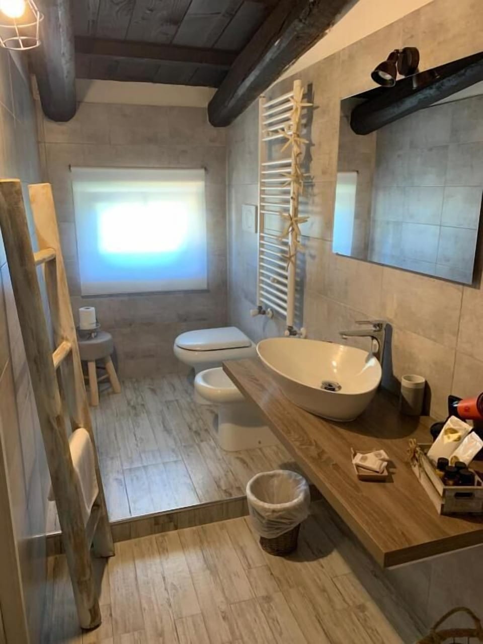 Superior Quadruple Room | Bathroom | Shower, hair dryer, bathrobes, bidet