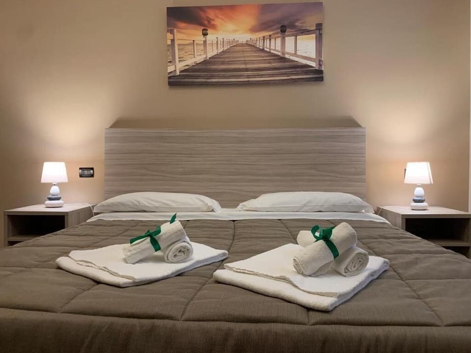 Comfort Double or Twin Room, Non Smoking, Ensuite | Premium bedding, down comforters, iron/ironing board, free WiFi