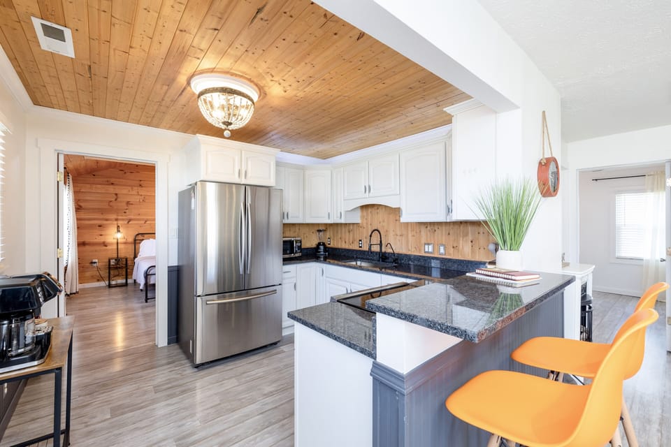 Kitchen with breakfast bar