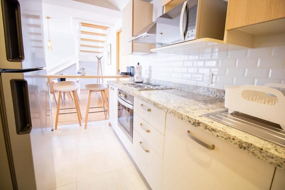 Elegant, fully equipped kitchen