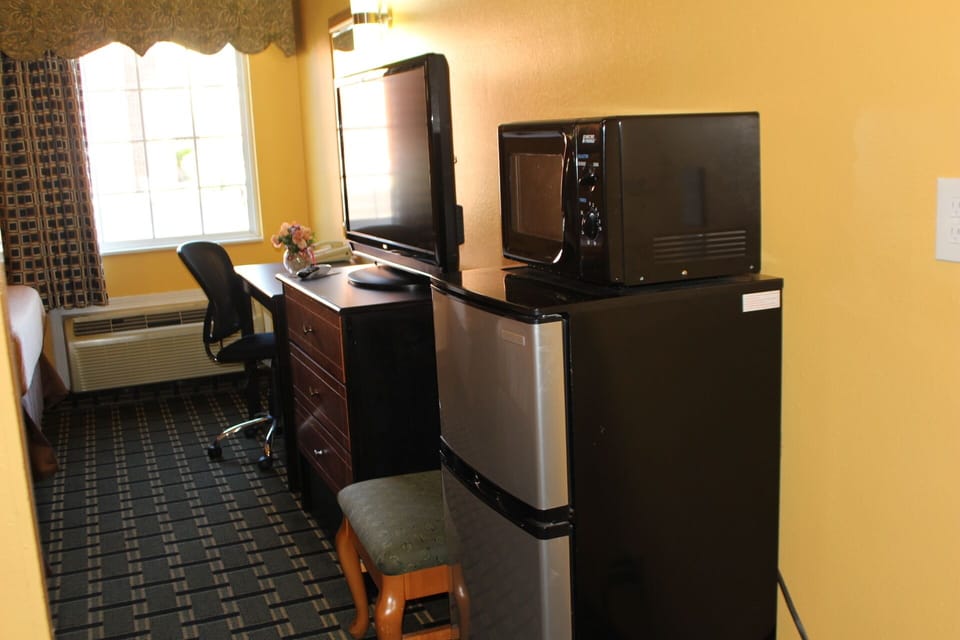 Standard Room, 2 Double Beds | Blackout drapes, iron/ironing board, rollaway beds, free WiFi