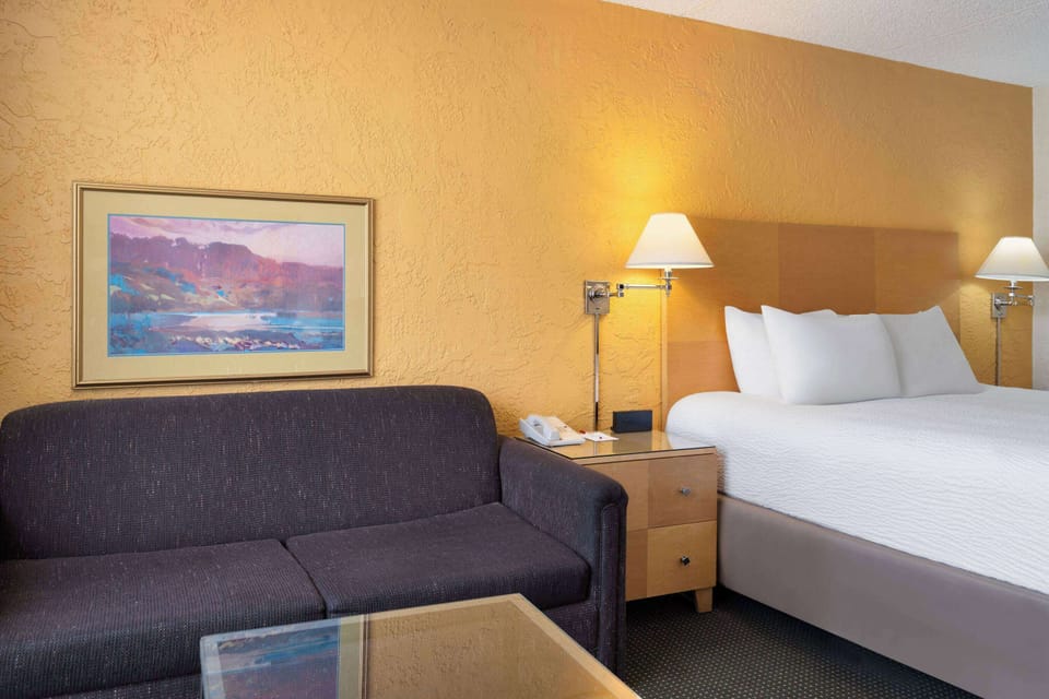 In-room safe, desk, laptop workspace, blackout drapes