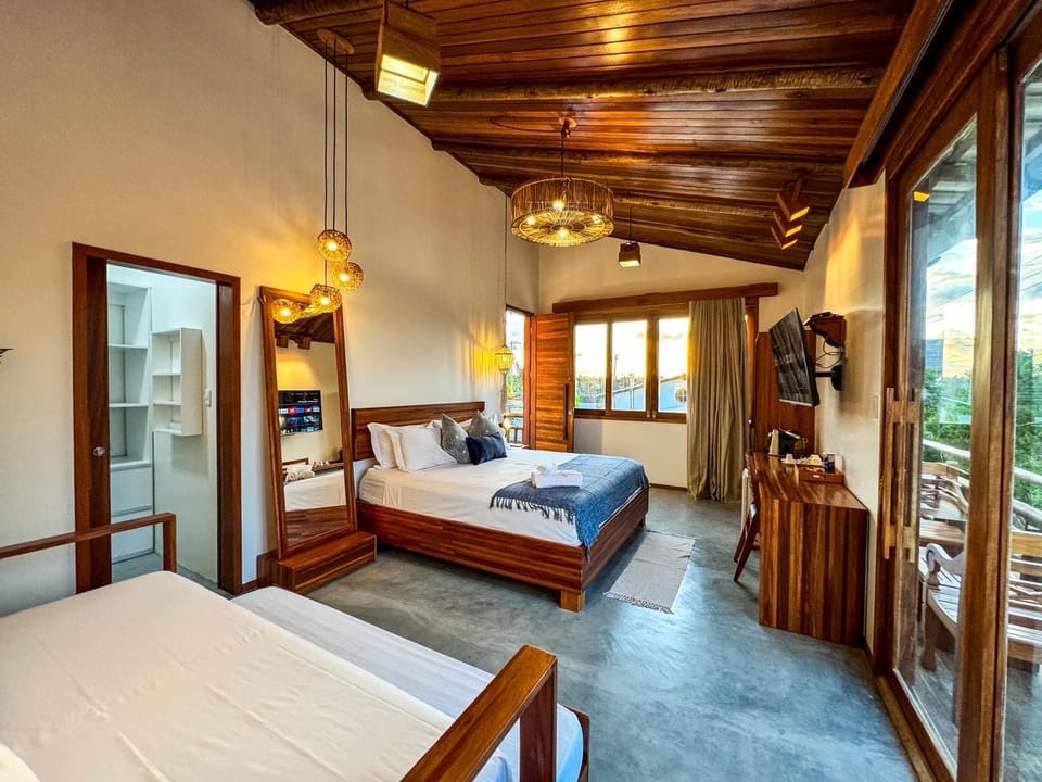Luxury Room | Desk, laptop workspace, free WiFi
