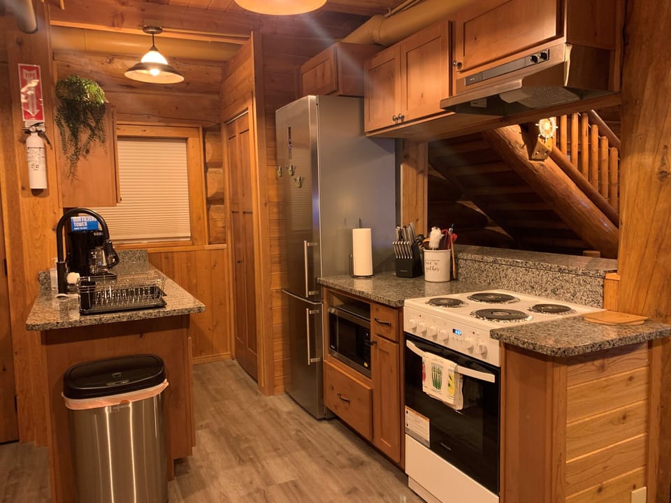 Full kitchen