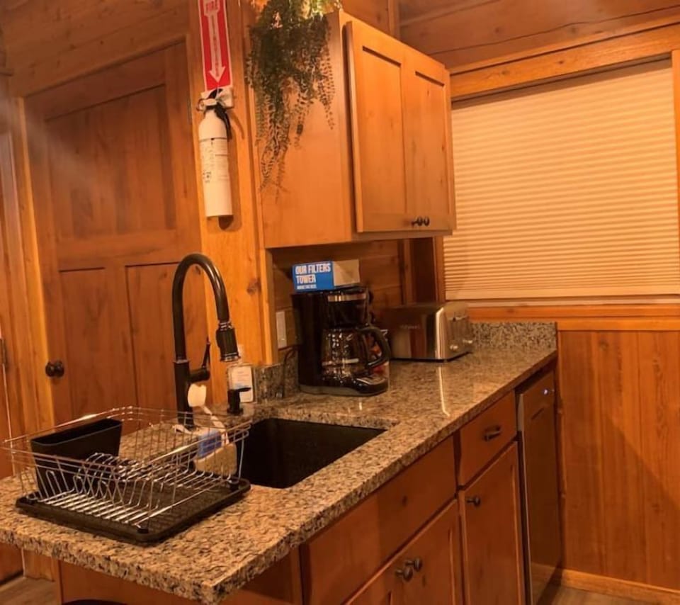 Kitchen granite countertop