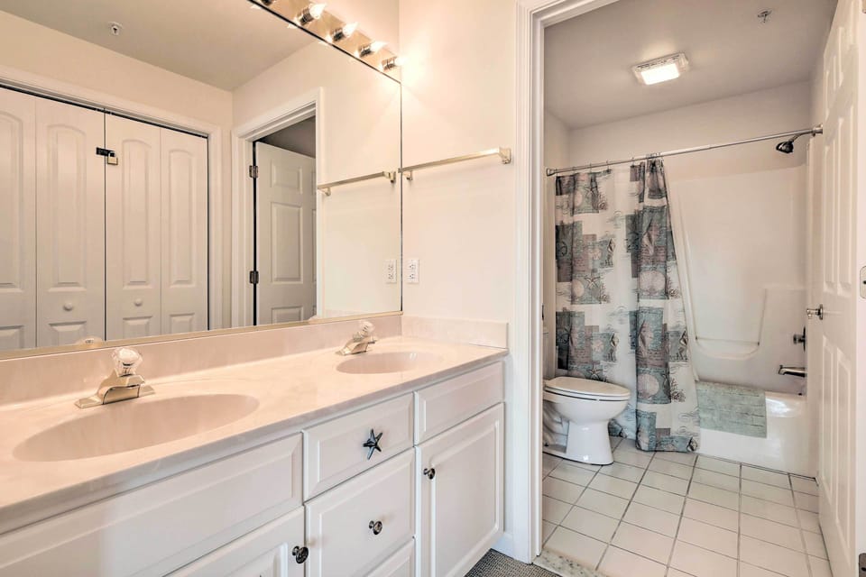 En-Suite Bathroom | Towels Provided