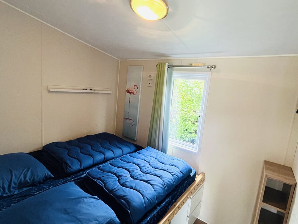 Bedroom double bed