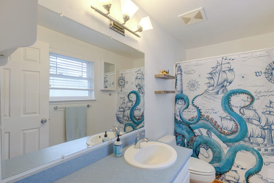 En-Suite Bathroom | Complimentary Toiletries