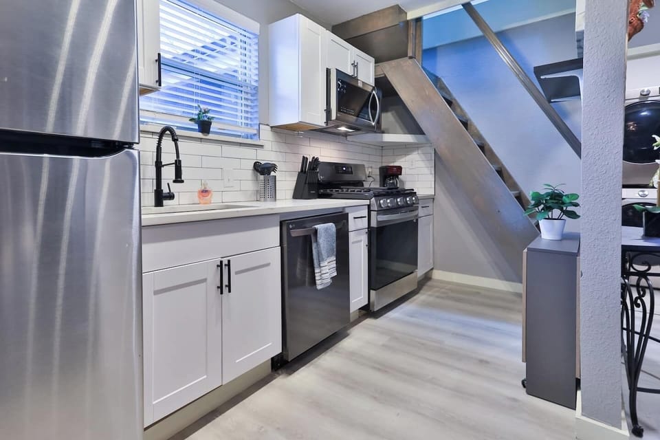 Fully equipped kitchen with stainless appliances and modern finishes