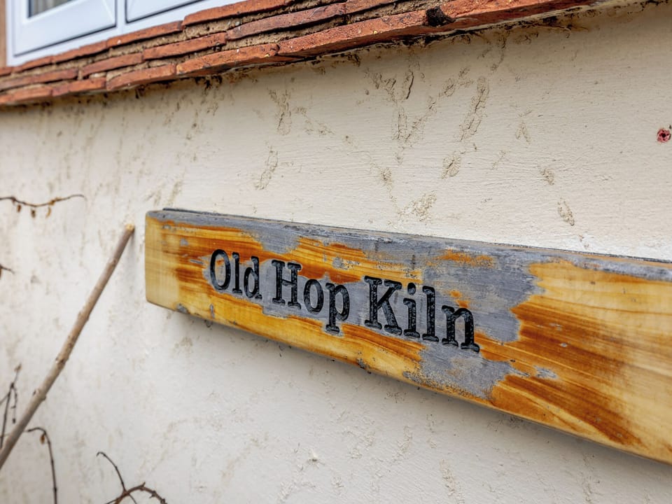 Exterior | Whitewells Farm Cottages - Old Hop Kiln - Whitewells Farm, Ridgeway Cross, near Malvern