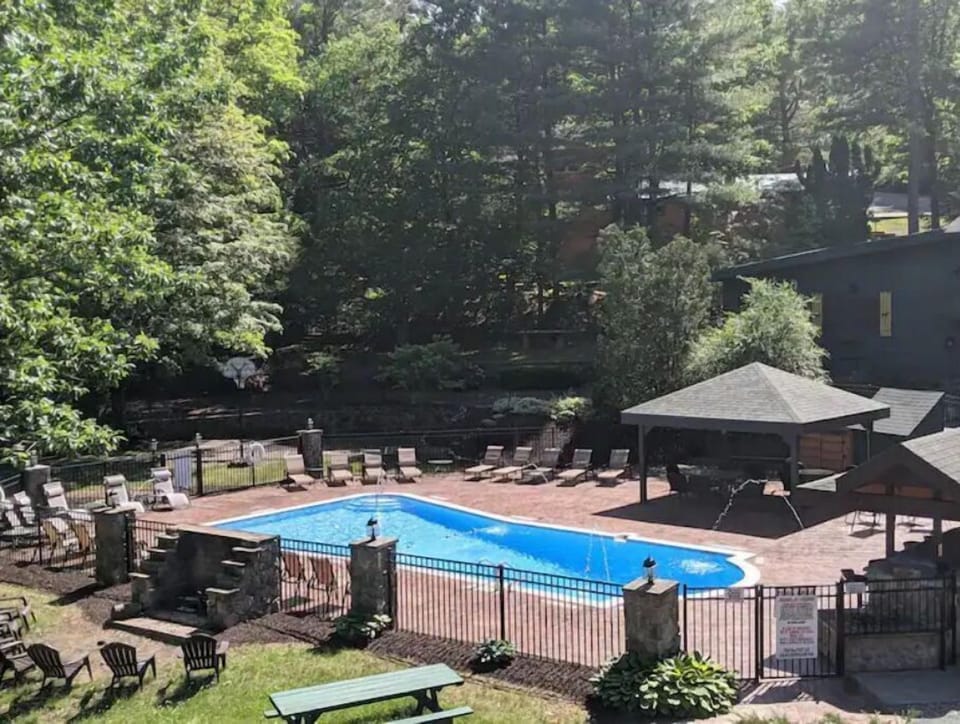 ADK lodge heated pool with fountains
