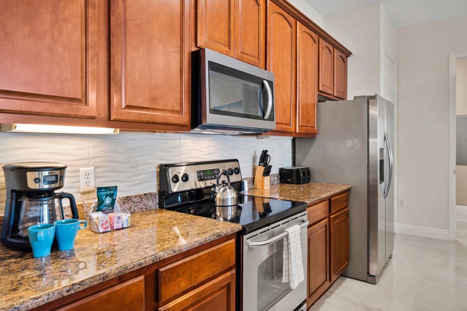 Full equipped open kitchen