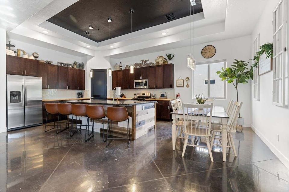 Equipped with all the cooking necessities, this kitchen invites you to unleash your inner chef. Enjoy a range of kitchen tools, a coffee maker, and a charming dining nook to savor your culinary creations.
