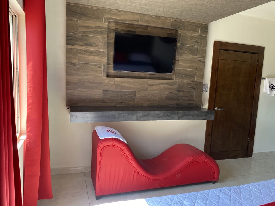 Deluxe Room | Television