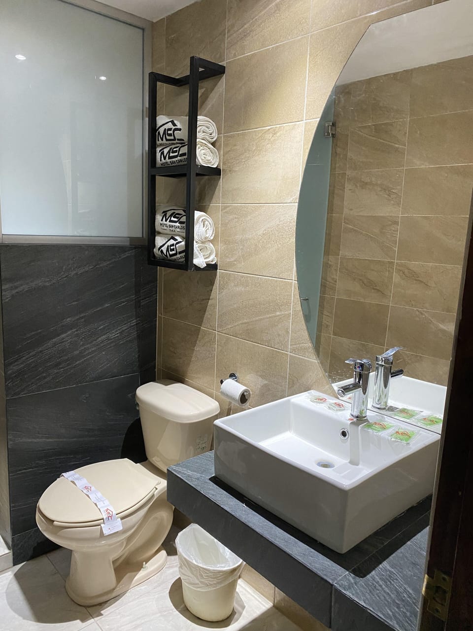 Family Room | Bathroom | Shower, towels