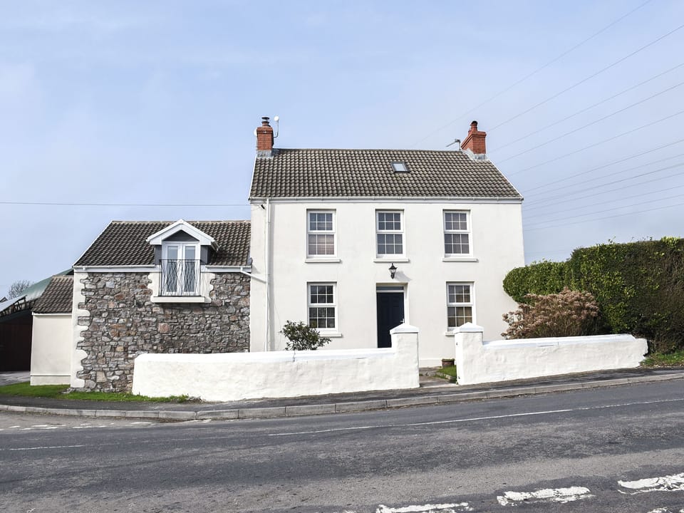 Exterior | Y Parlwr, Kidwelly