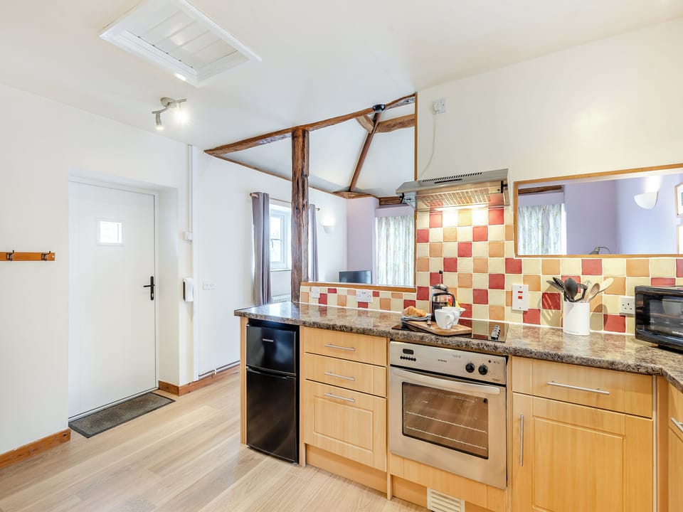 Kitchen | Whitewells Farm Cottages - Cider Press - Whitewells Farm, Ridgeway Cross, near Malvern