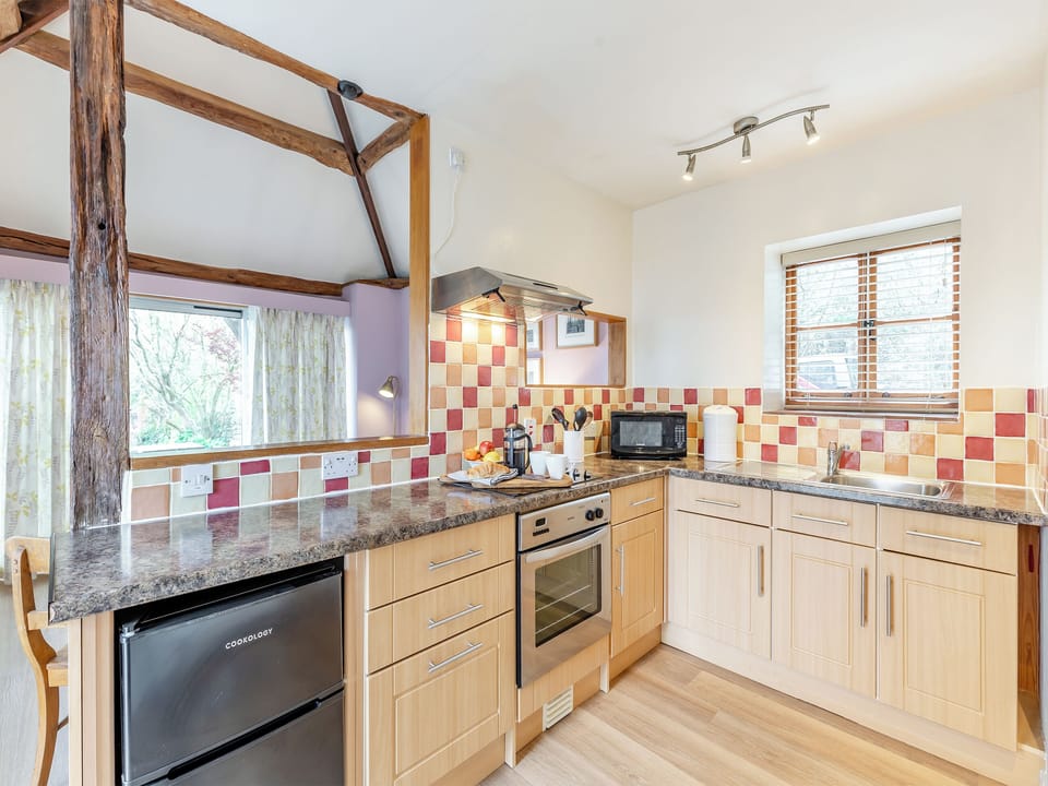 Kitchen | Whitewells Farm Cottages - Cider Press - Whitewells Farm, Ridgeway Cross, near Malvern