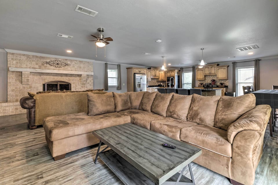 Living Room | Main Level | Smart TV | Free WiFi