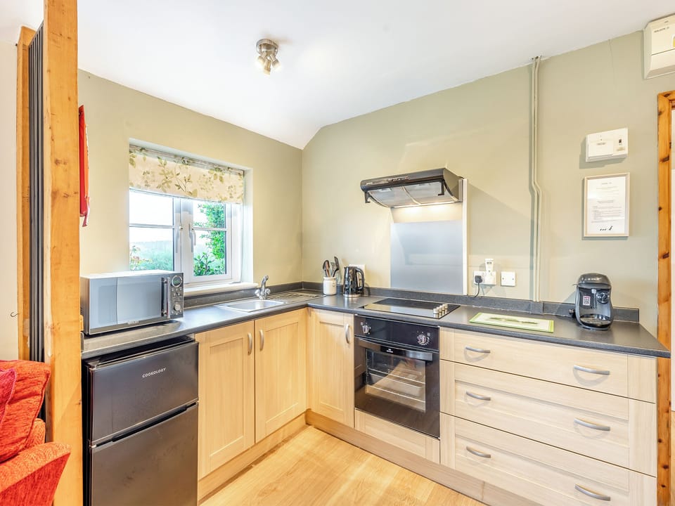 Kitchen | Whitewells Farm Cottages - Duck Pond - Whitewells Farm, Ridgeway Cross, near Malvern