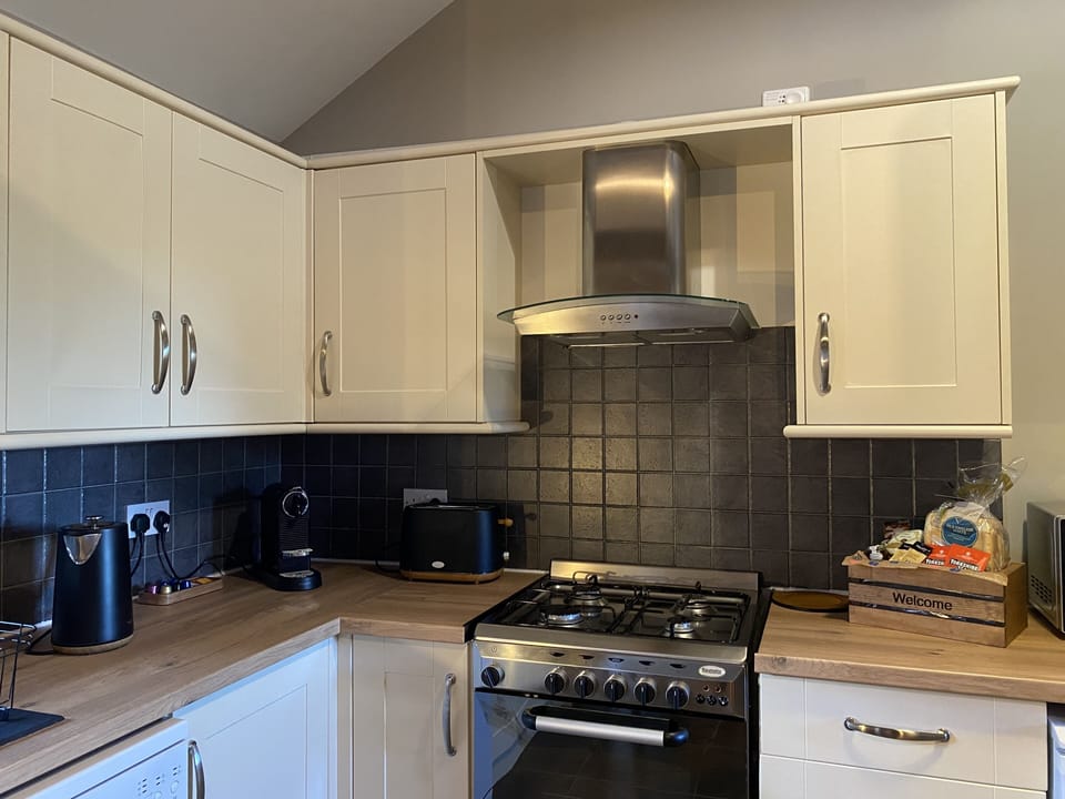 Fully fitted kitchen with all the essentials.